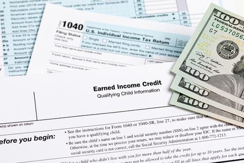 What is a qualifying dependent relationship for EIC?
